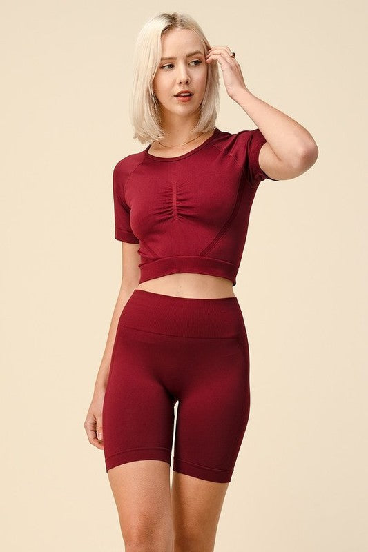 WORKOUT OUTFIT CROP TOP AND BIKER SHORTS SET