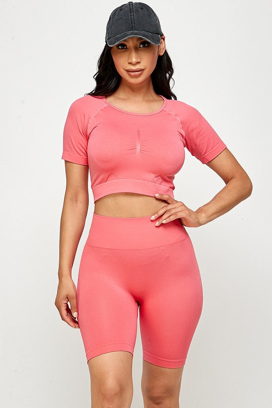 WORKOUT OUTFIT CROP TOP AND BIKER SHORTS SET