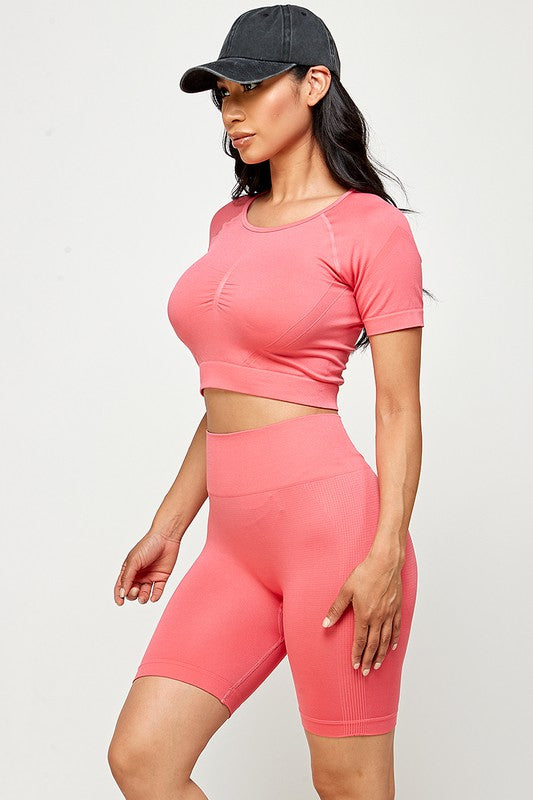WORKOUT OUTFIT CROP TOP AND BIKER SHORTS SET