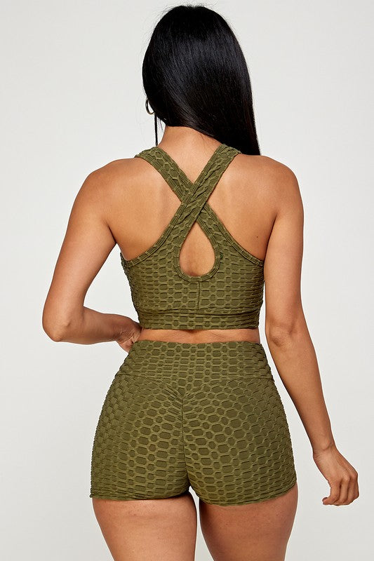 Conjunto de top corto texturizado y pantalón corto deportivo