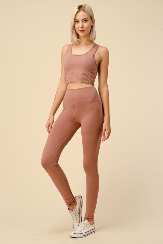 CONJUNTO DE LEGGINGS CON SUJETADOR Y ESPALDA DE NAVEGADOR