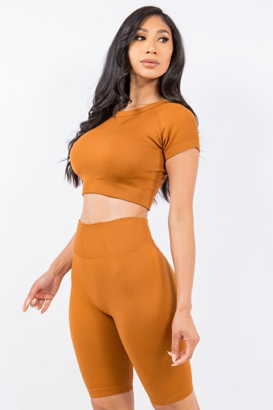 TEXTURED SEAMLESS CROP TOP AND BIKER SHORT SET