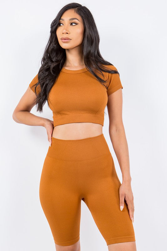 TEXTURED SEAMLESS CROP TOP AND BIKER SHORT SET