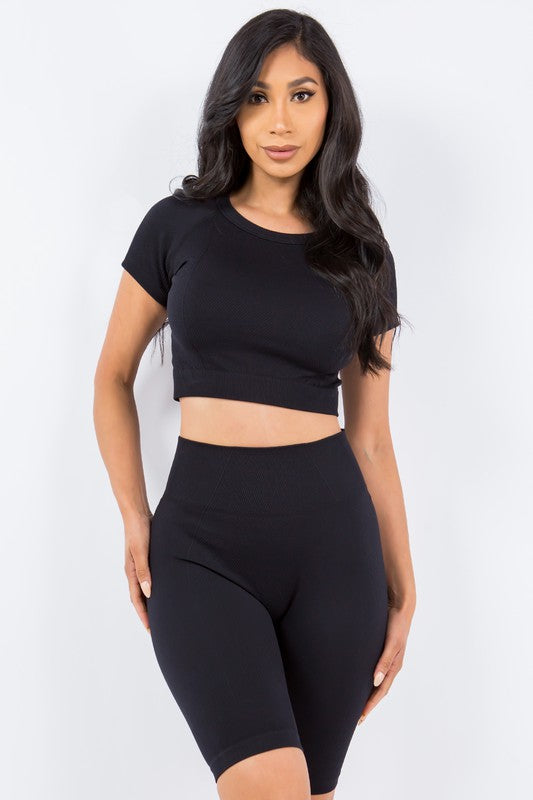 TEXTURED SEAMLESS CROP TOP AND BIKER SHORT SET