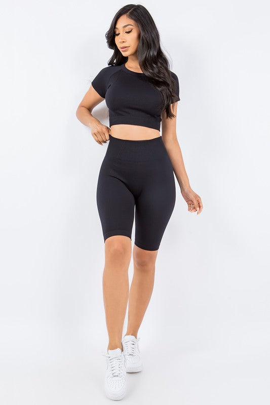 TEXTURED SEAMLESS CROP TOP AND BIKER SHORT SET
