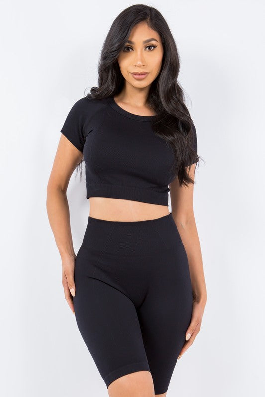 TEXTURED SEAMLESS CROP TOP AND BIKER SHORT SET