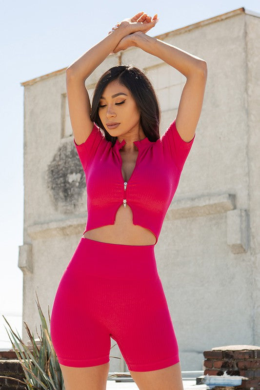 TEXTURED SEAMLESS CROP JACKET AND BIKER SHORT SET