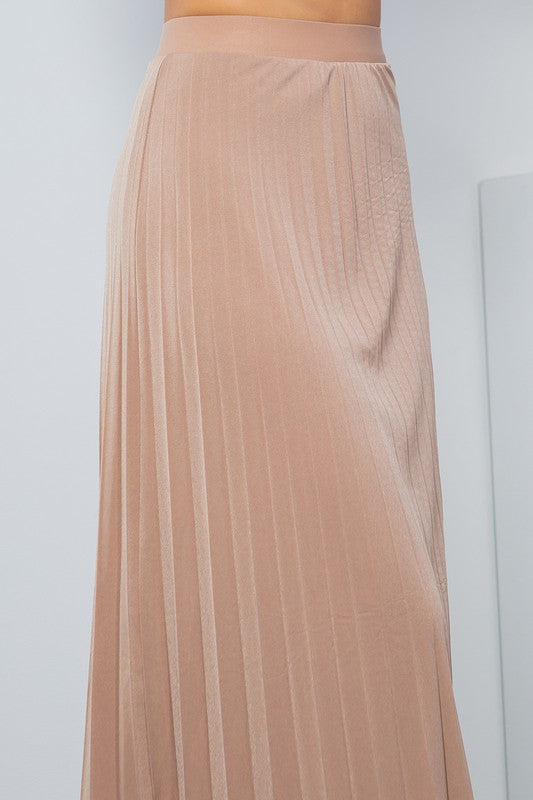 SOLID WIDE PLEATED SKIRT WITH LINING