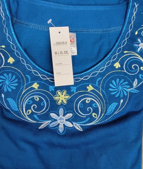 Conjunto de blusa bordada y capri a juego