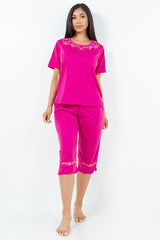 Conjunto de blusa bordada y capri a juego