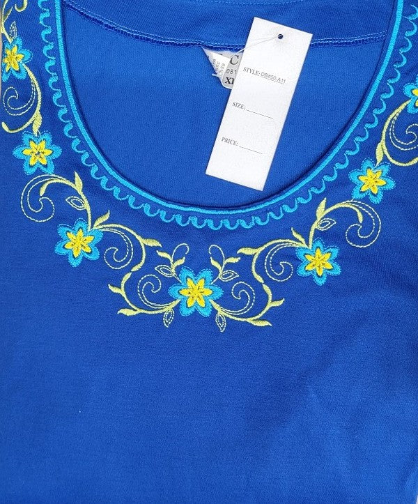 Conjunto de blusa bordada y capri a juego