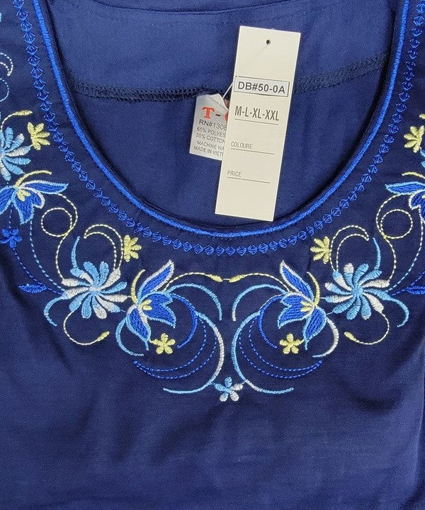 Conjunto de blusa bordada y capri a juego