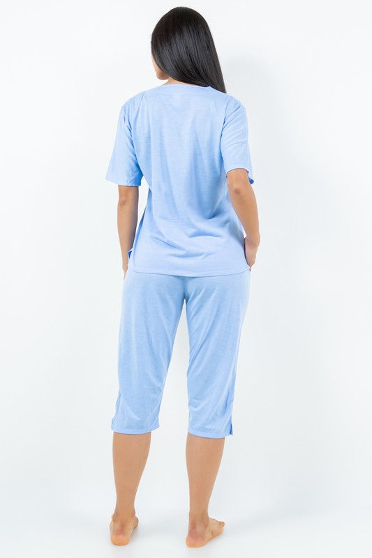Conjunto de blusa bordada y capri a juego
