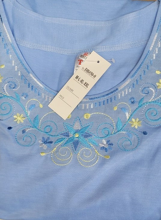 Conjunto de blusa bordada y capri a juego
