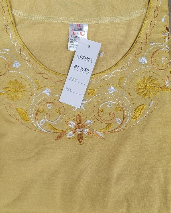 Conjunto de blusa bordada y capri a juego