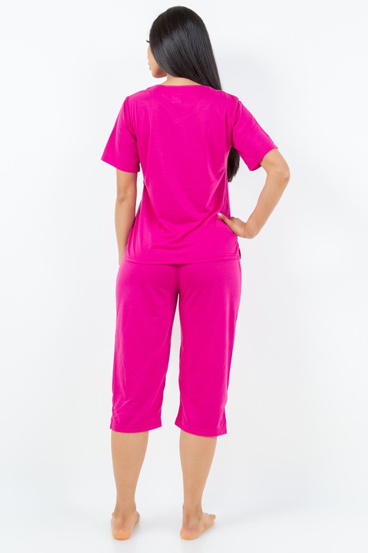 Conjunto de blusa bordada y capri a juego