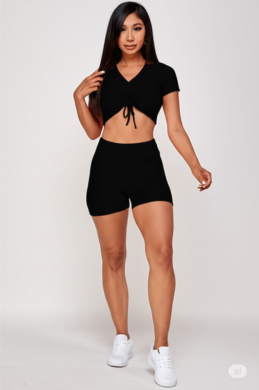 Conjunto de top corto texturizado y pantalón corto biker