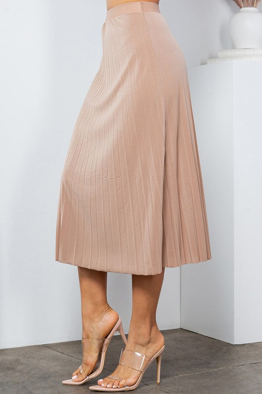 SOLID WIDE PLEATED SKIRT WITH LINING