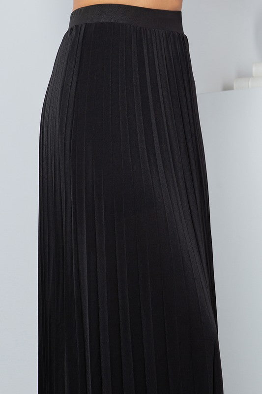 SOLID WIDE PLEATED SKIRT WITH LINING